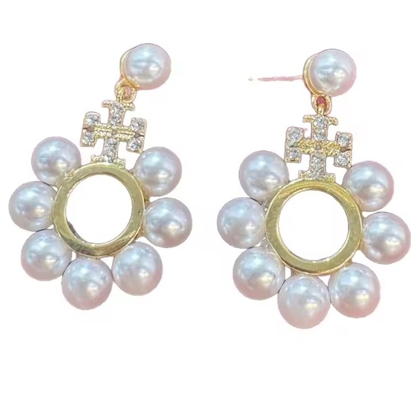 TORY BURCH KIRA PAVÉ LOGO MULTI PEARL DROP EARRINGS - Picture 2 of 7